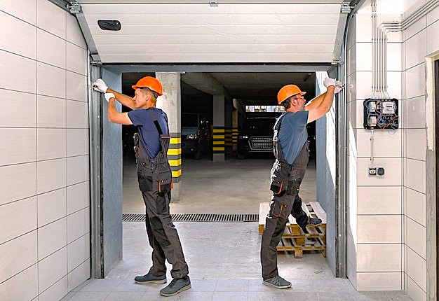 Motorización de Puertas de Garaje Manuales y Cancelas | Automatismos Alicante y Murcia.