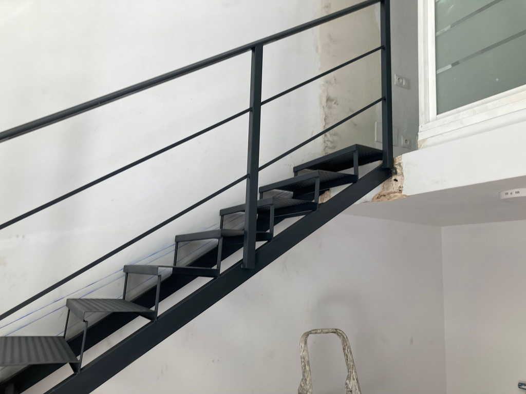 Herrería de Seguridad y Estructuras Metálicas para el Cierre de Año en Málaga