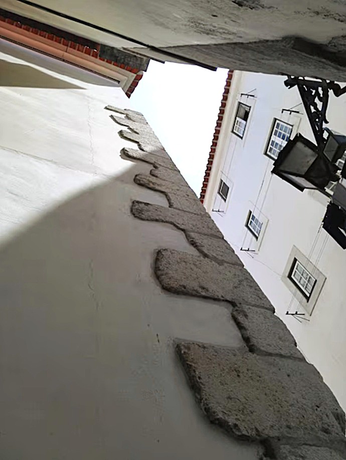 Fachada  rehabilitada en Valencia mostrando integración perfecta de sillería y  revestimiento, ejemplo de consolidación estructural por Europa 9.