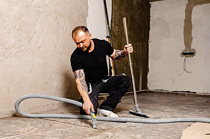 Limpieza técnica de obra con aspiración para evitar polvo en reforma de piso en Valencia por Europa 9.