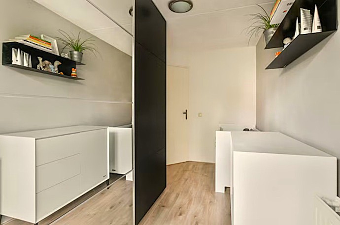 Supresión de pasillos en reforma integral de piso para ganar luz por Europa 9.