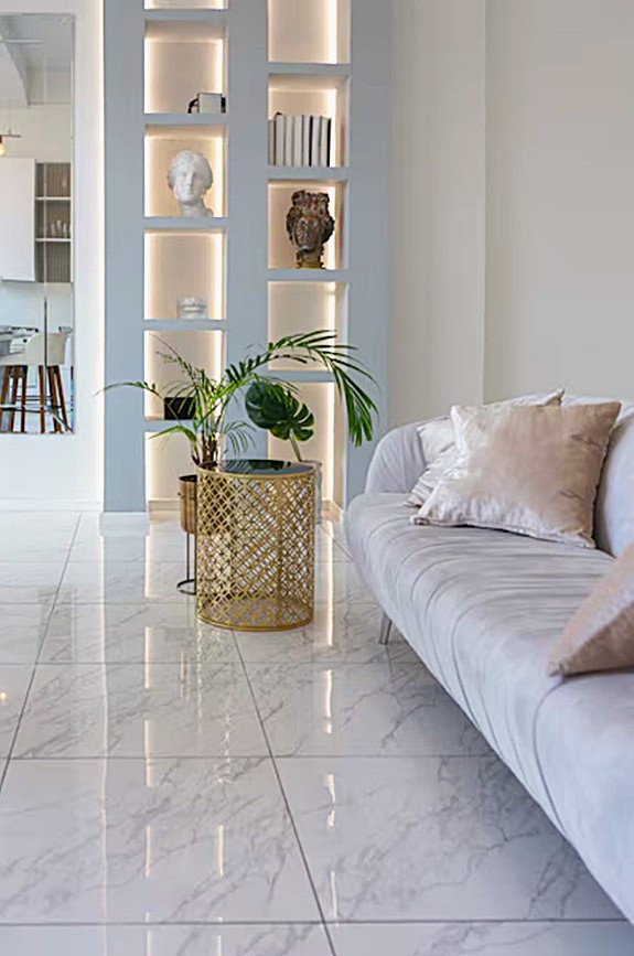 Suelo brillante instalado por Europa 9 para lograr una reforma rentable y estética.