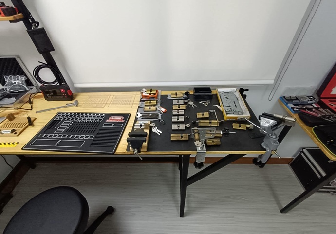 Peritaje Forense de Cerraduras en Cataluña | Carlos Sicilia