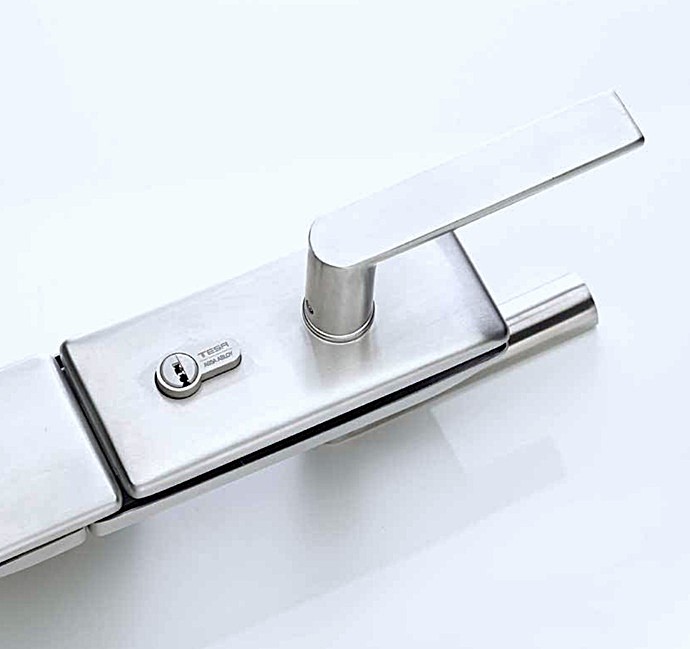 Instalamos Herrajes de Seguridad TESA para Puertas de Cristal