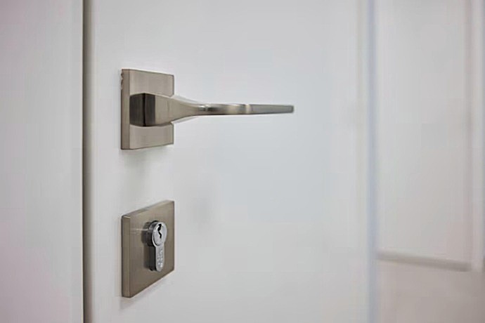 Cilindro de alta seguridad perfectamente revisado y lubricado por Cerrajeros Técnicos