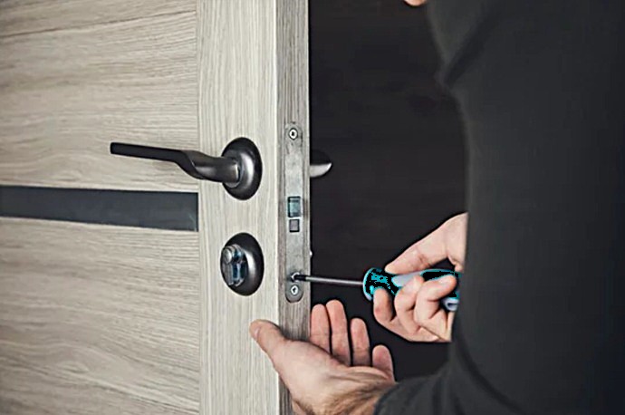 Sustitución técnica de cilindro de seguridad tras apertura de emergencia en Barcelona