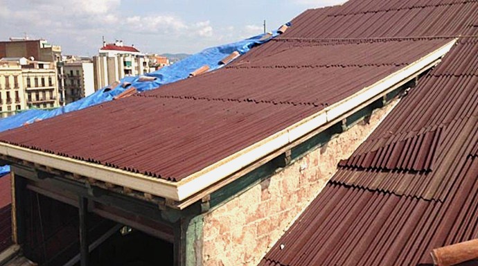 Impermeabilización de gran superficie mediante montaje técnico bajo teja de alta densidad.