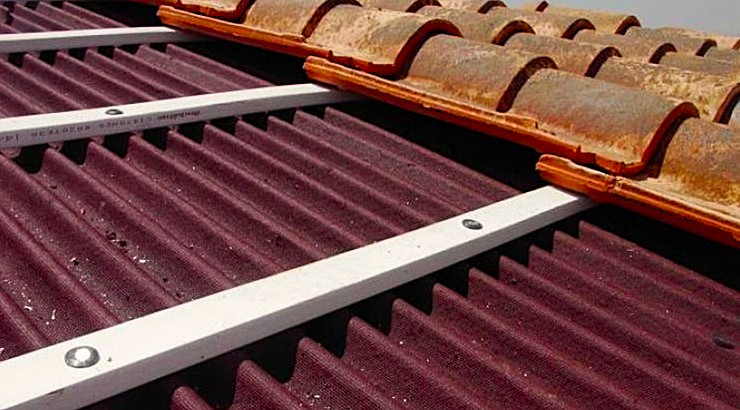 Montaje detallado de sistema Onduline con listonado de PVC para garantizar la ventilación de la cubierta.