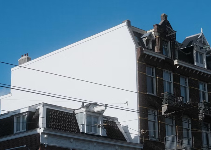 Fachada impermeabilizada de alta reflectividad realizada por Europa 9 en Valencia.